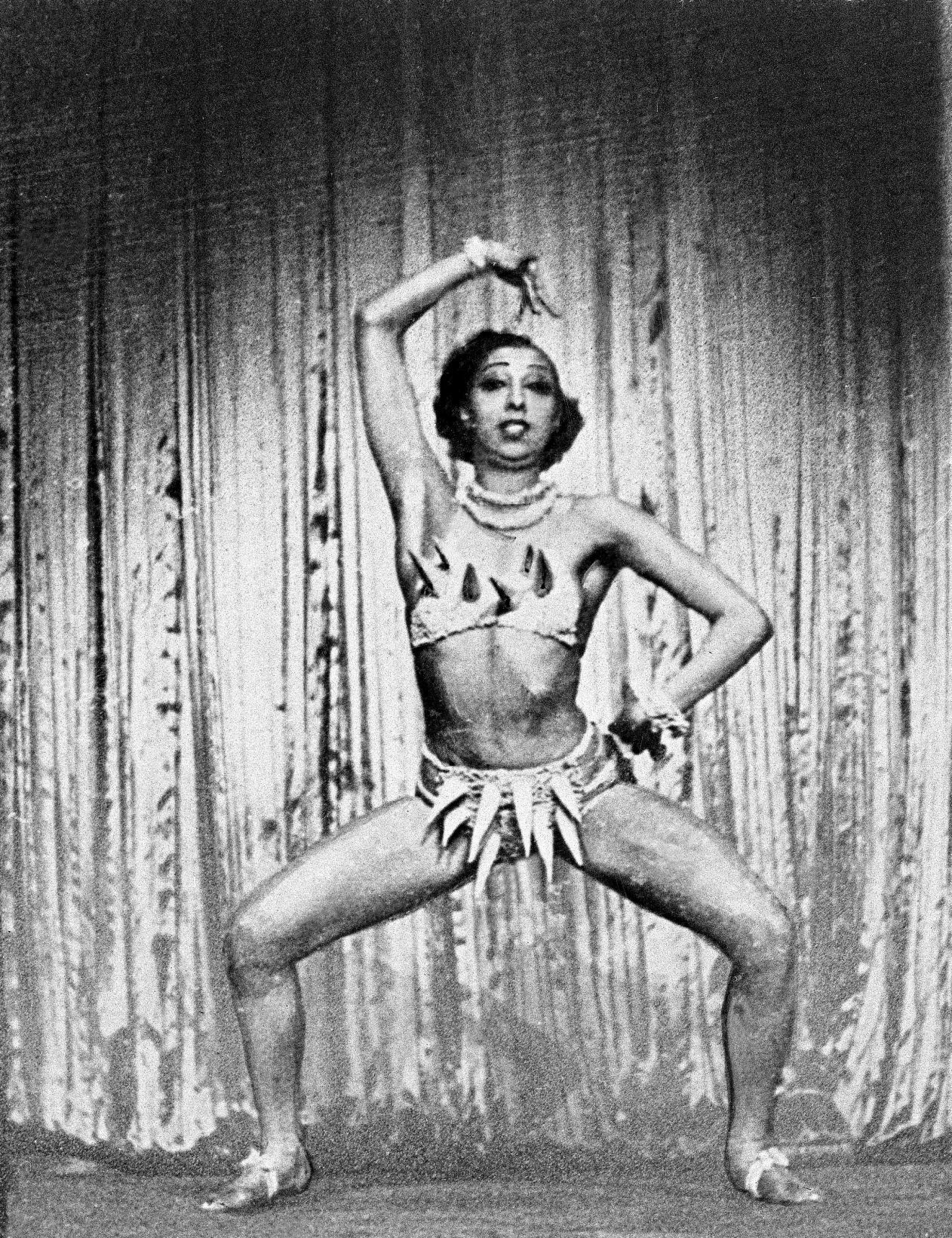 1936: Josephine Baker